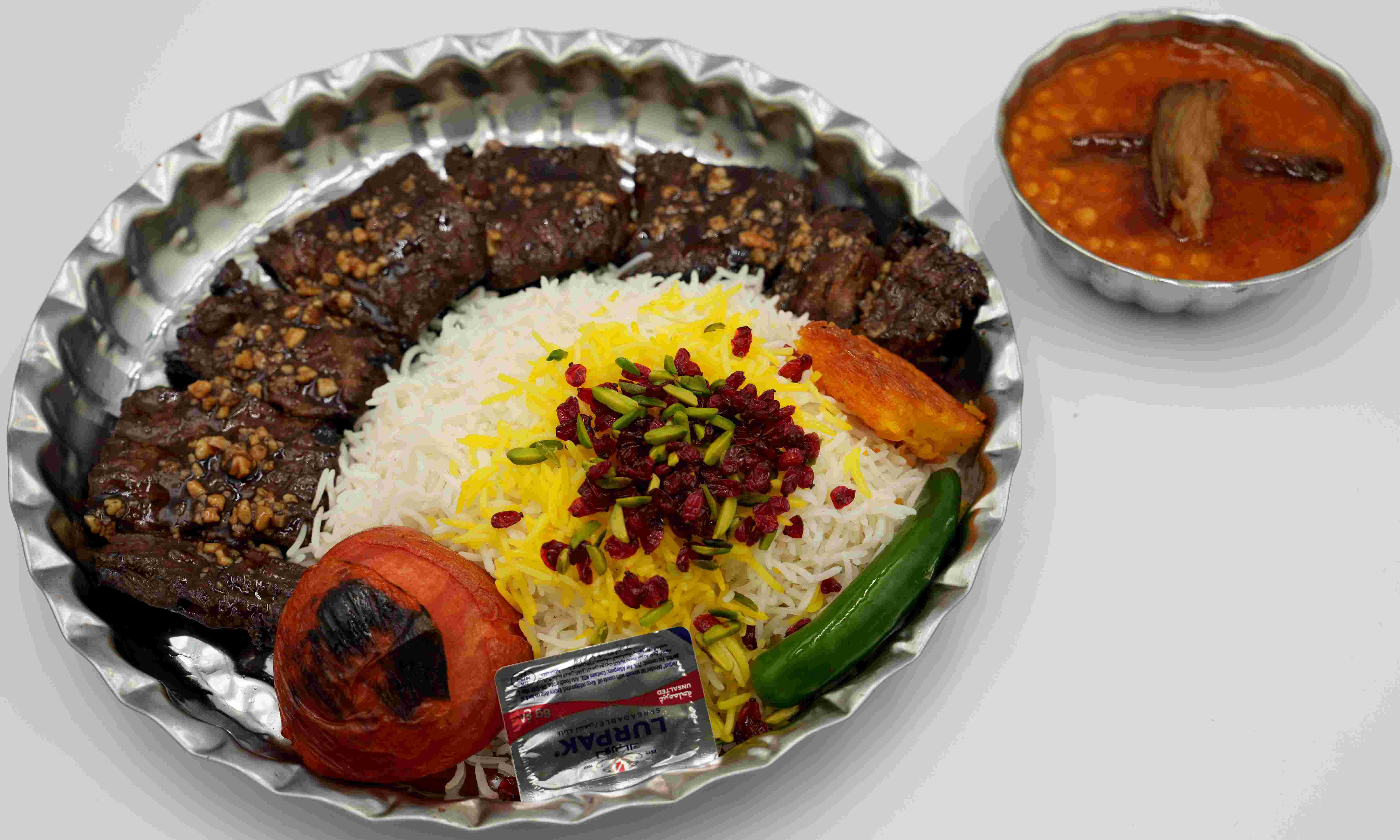 كباب تكه/برك  ترش/حامض حلو مع عيش