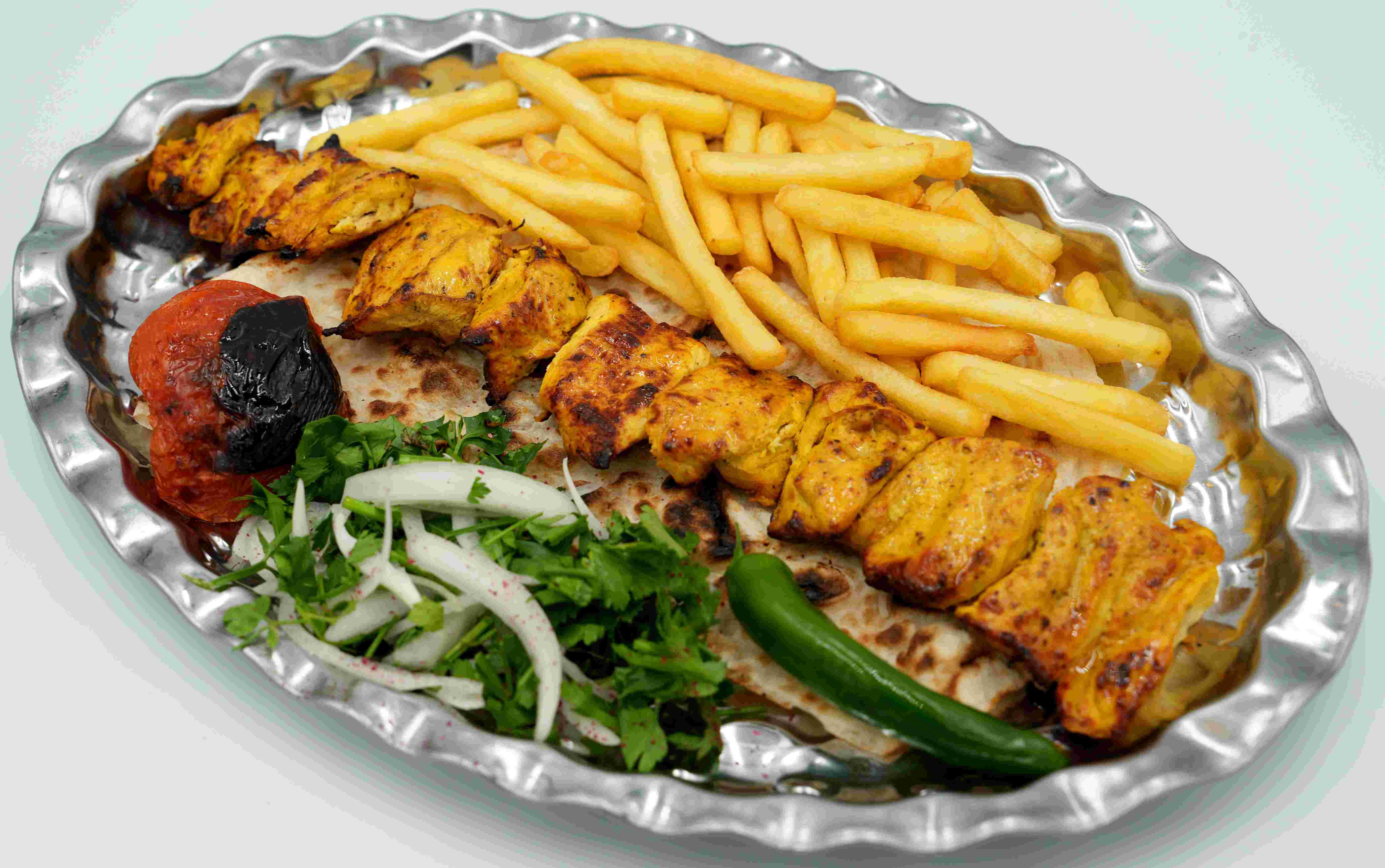 جوجه كباب / طاووق مع بطاط